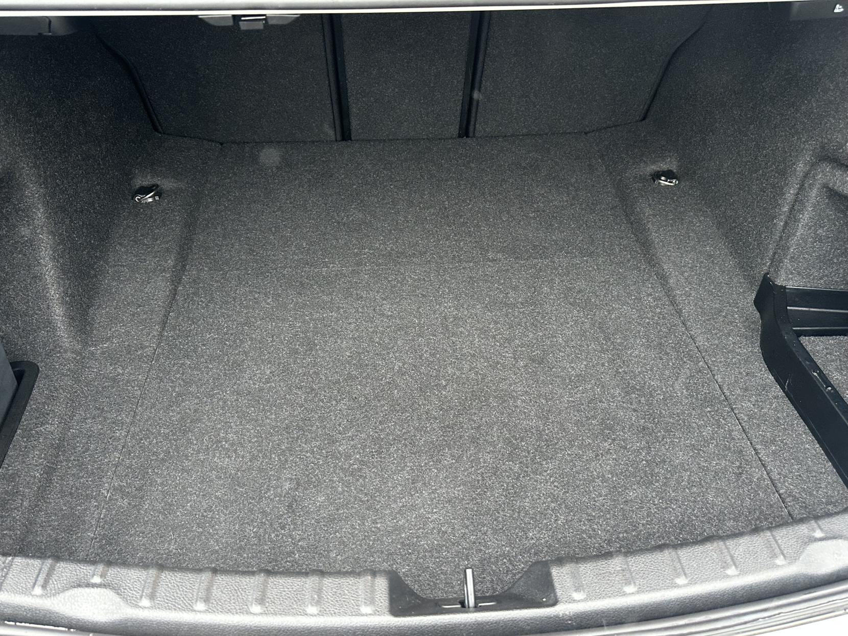 BMW 3 Series 2.0 320i Luxury Saloon 4dr Petrol Auto Euro 6 (s/s) (184 ps)