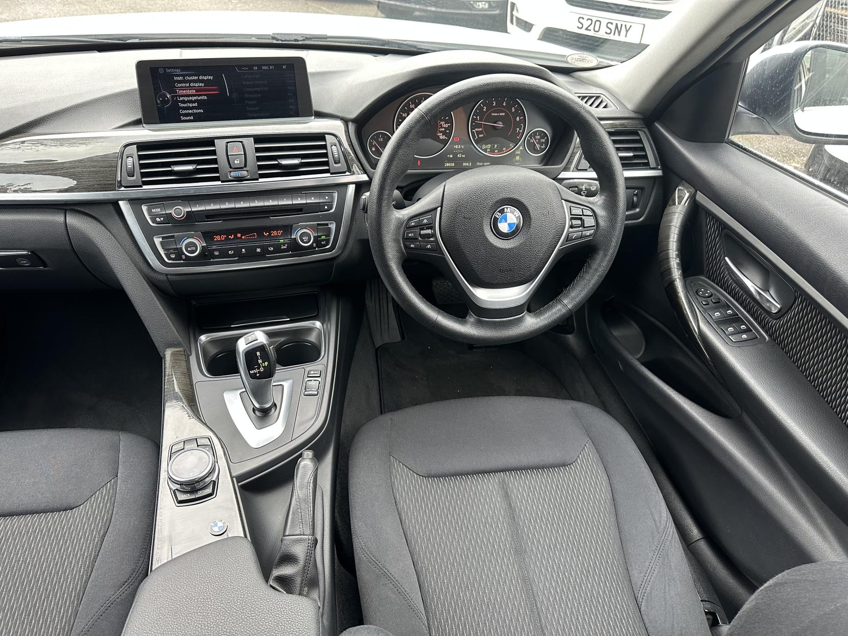 BMW 3 Series 2.0 320i Luxury Saloon 4dr Petrol Auto Euro 6 (s/s) (184 ps)
