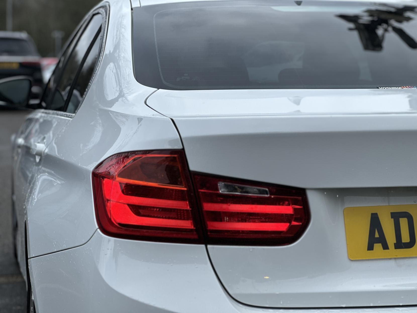 BMW 3 Series 2.0 320i Luxury Saloon 4dr Petrol Auto Euro 6 (s/s) (184 ps)