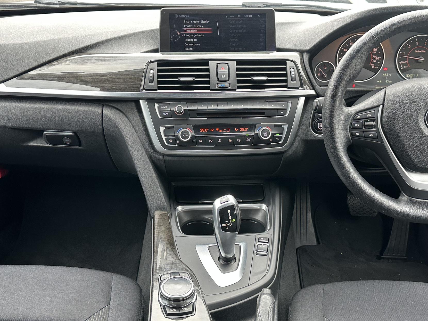 BMW 3 Series 2.0 320i Luxury Saloon 4dr Petrol Auto Euro 6 (s/s) (184 ps)