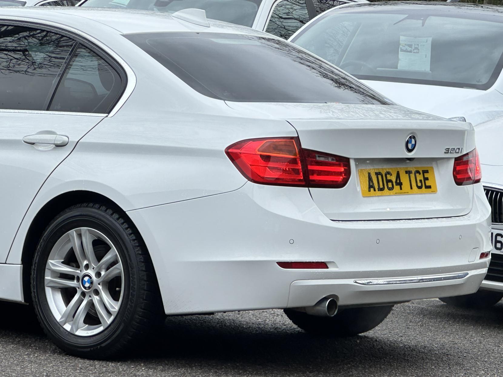 BMW 3 Series 2.0 320i Luxury Saloon 4dr Petrol Auto Euro 6 (s/s) (184 ps)