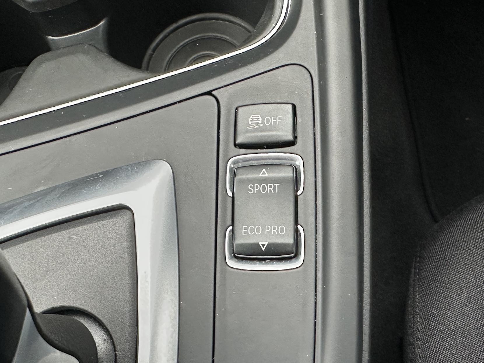 BMW 3 Series 2.0 320i Luxury Saloon 4dr Petrol Auto Euro 6 (s/s) (184 ps)