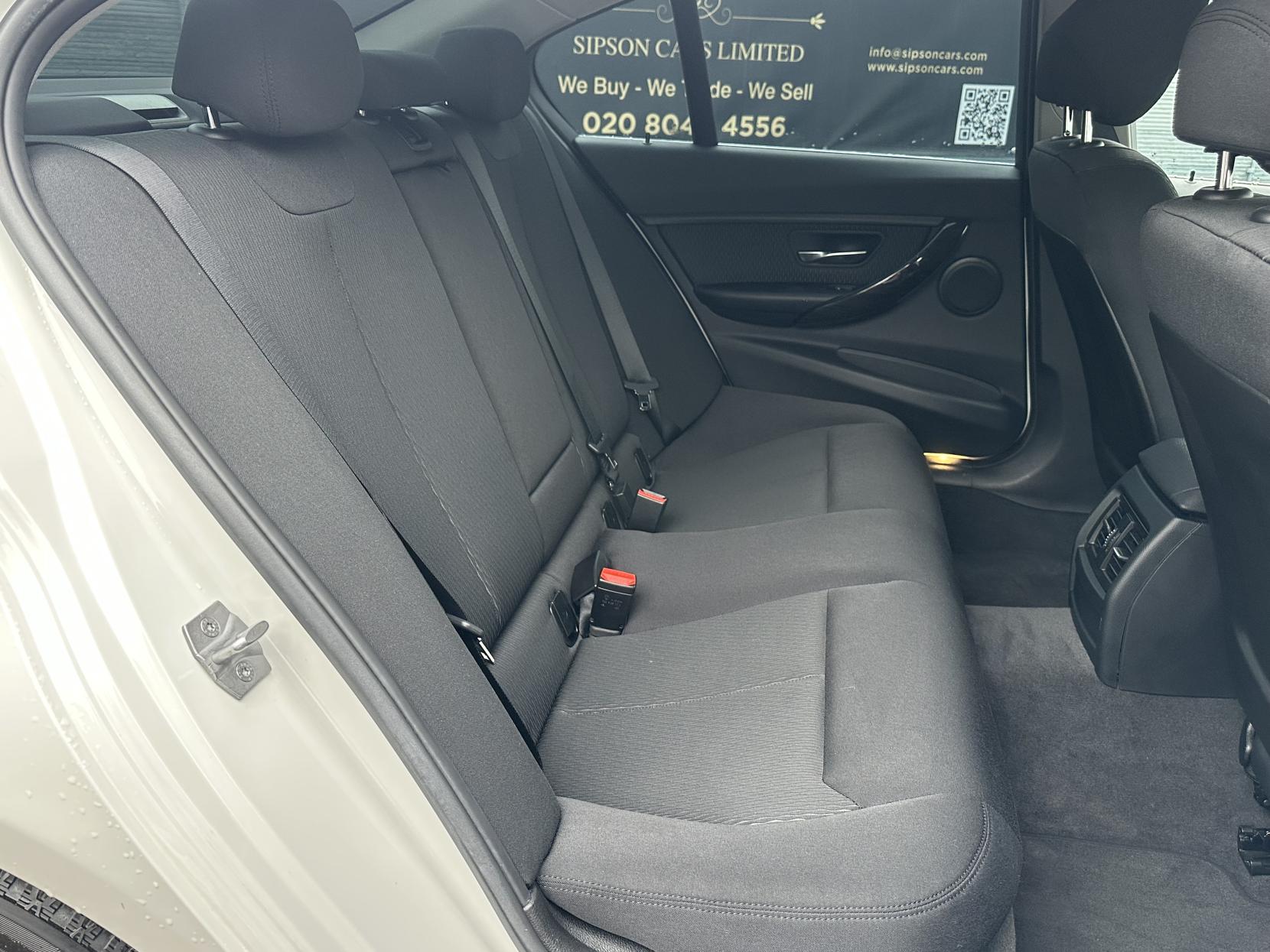 BMW 3 Series 2.0 320i Luxury Saloon 4dr Petrol Auto Euro 6 (s/s) (184 ps)