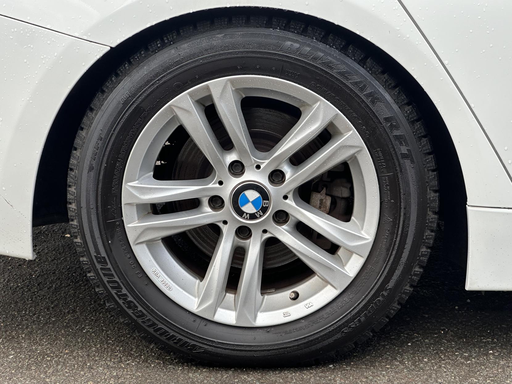 BMW 3 Series 2.0 320i Luxury Saloon 4dr Petrol Auto Euro 6 (s/s) (184 ps)