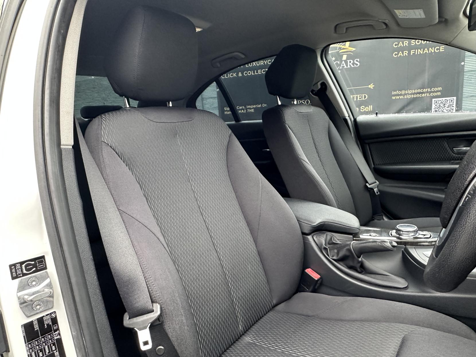 BMW 3 Series 2.0 320i Luxury Saloon 4dr Petrol Auto Euro 6 (s/s) (184 ps)