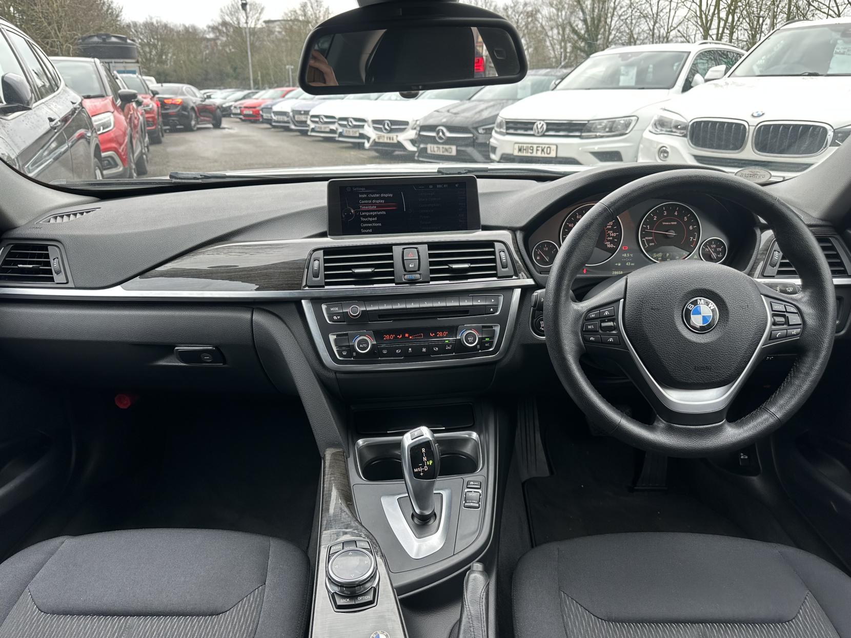 BMW 3 Series 2.0 320i Luxury Saloon 4dr Petrol Auto Euro 6 (s/s) (184 ps)