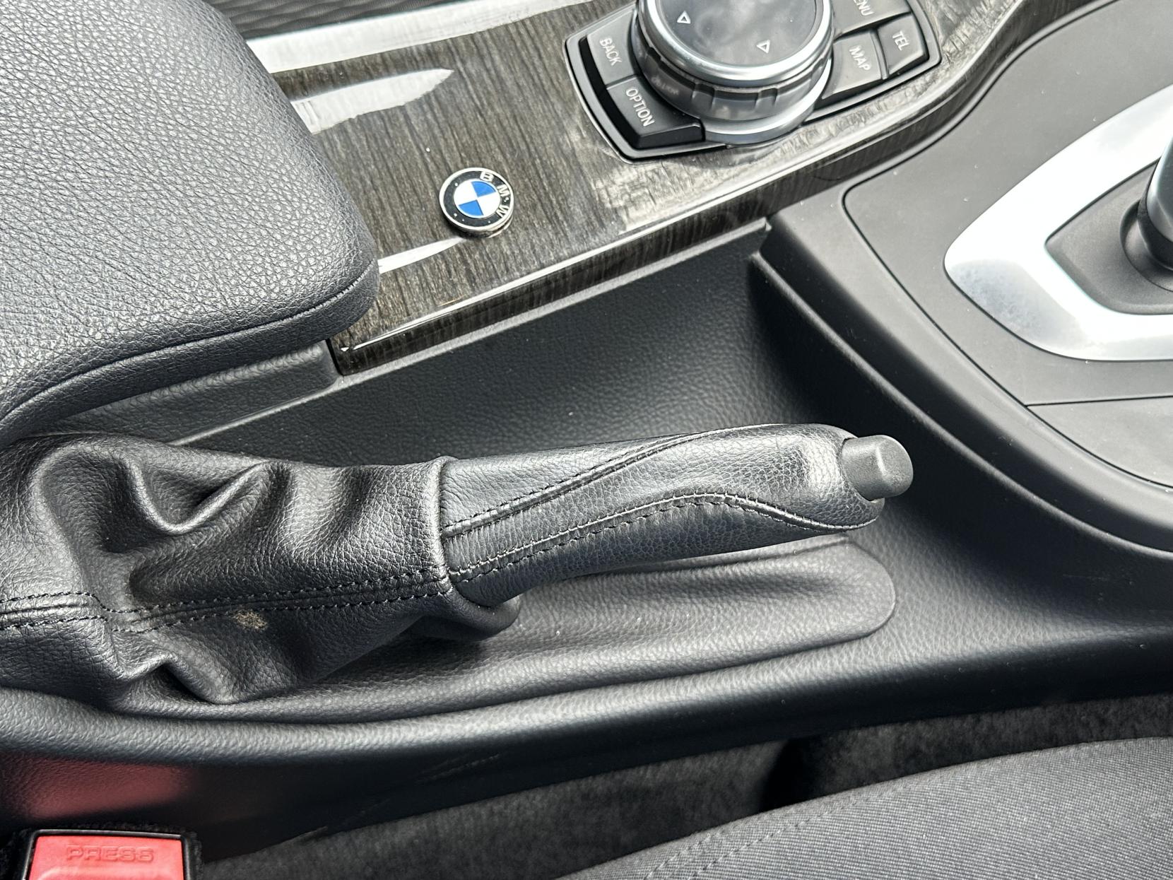 BMW 3 Series 2.0 320i Luxury Saloon 4dr Petrol Auto Euro 6 (s/s) (184 ps)