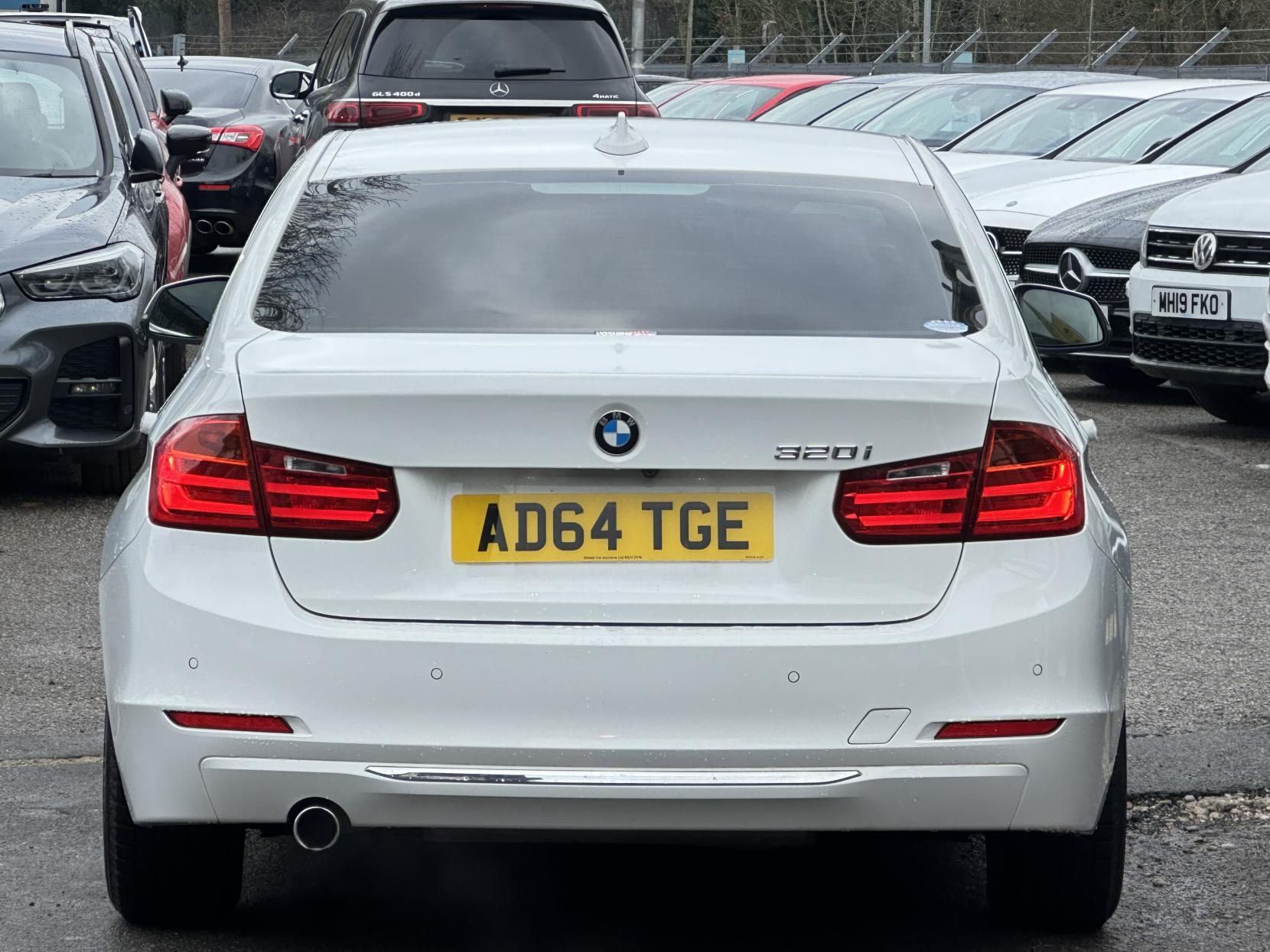 BMW 3 Series 2.0 320i Luxury Saloon 4dr Petrol Auto Euro 6 (s/s) (184 ps)