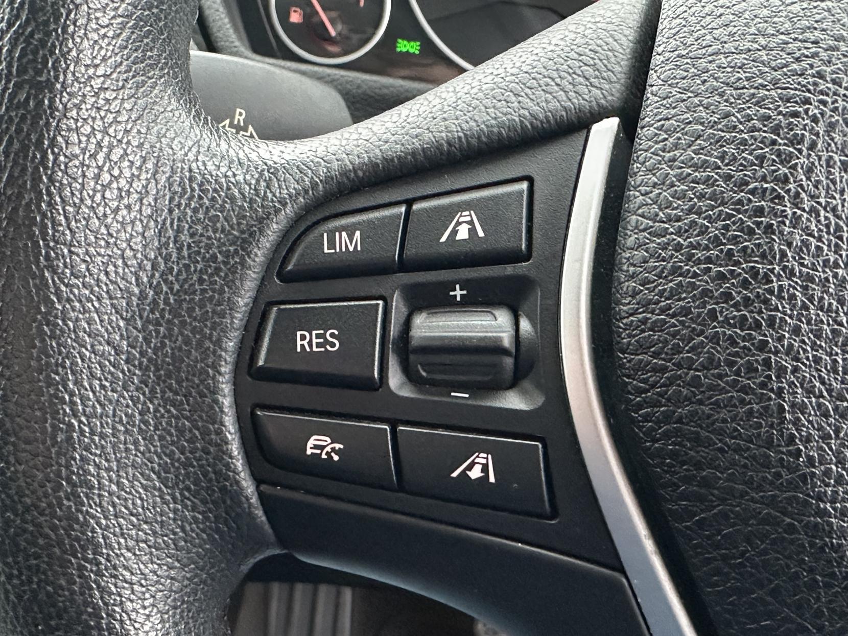 BMW 3 Series 2.0 320i Luxury Saloon 4dr Petrol Auto Euro 6 (s/s) (184 ps)