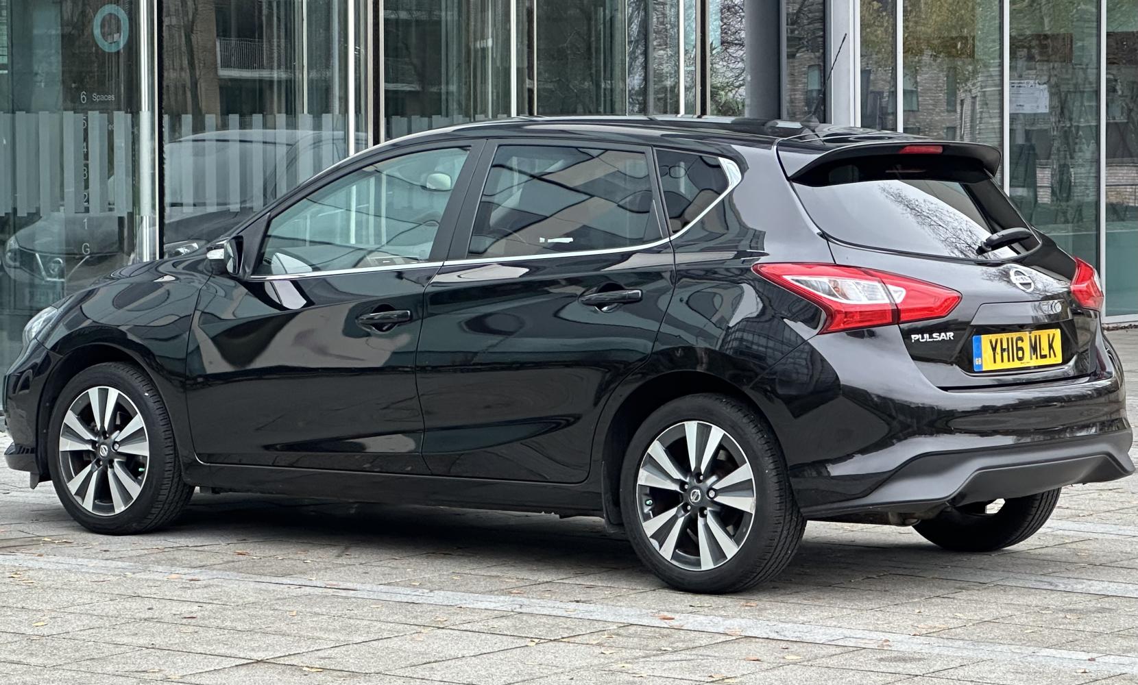 Nissan Pulsar 1.2 DIG-T Tekna Hatchback 5dr Petrol XTRON Euro 6 (s/s) (115 ps)