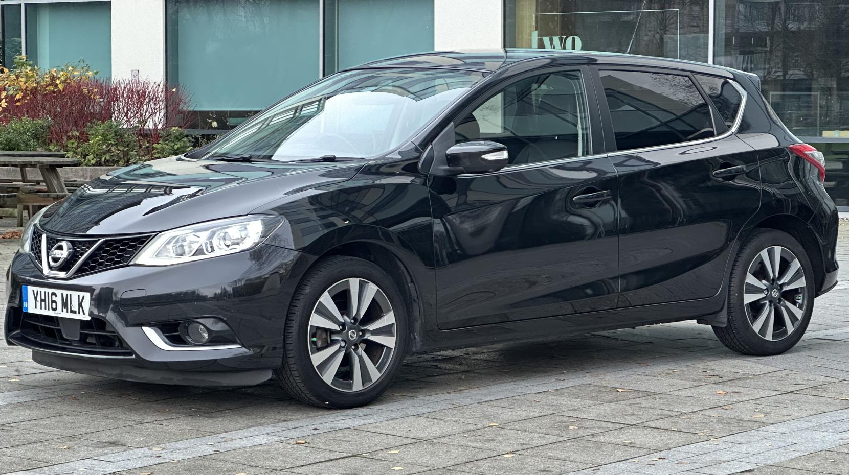 Nissan Pulsar 1.2 DIG-T Tekna Hatchback 5dr Petrol XTRON Euro 6 (s/s) (115 ps)