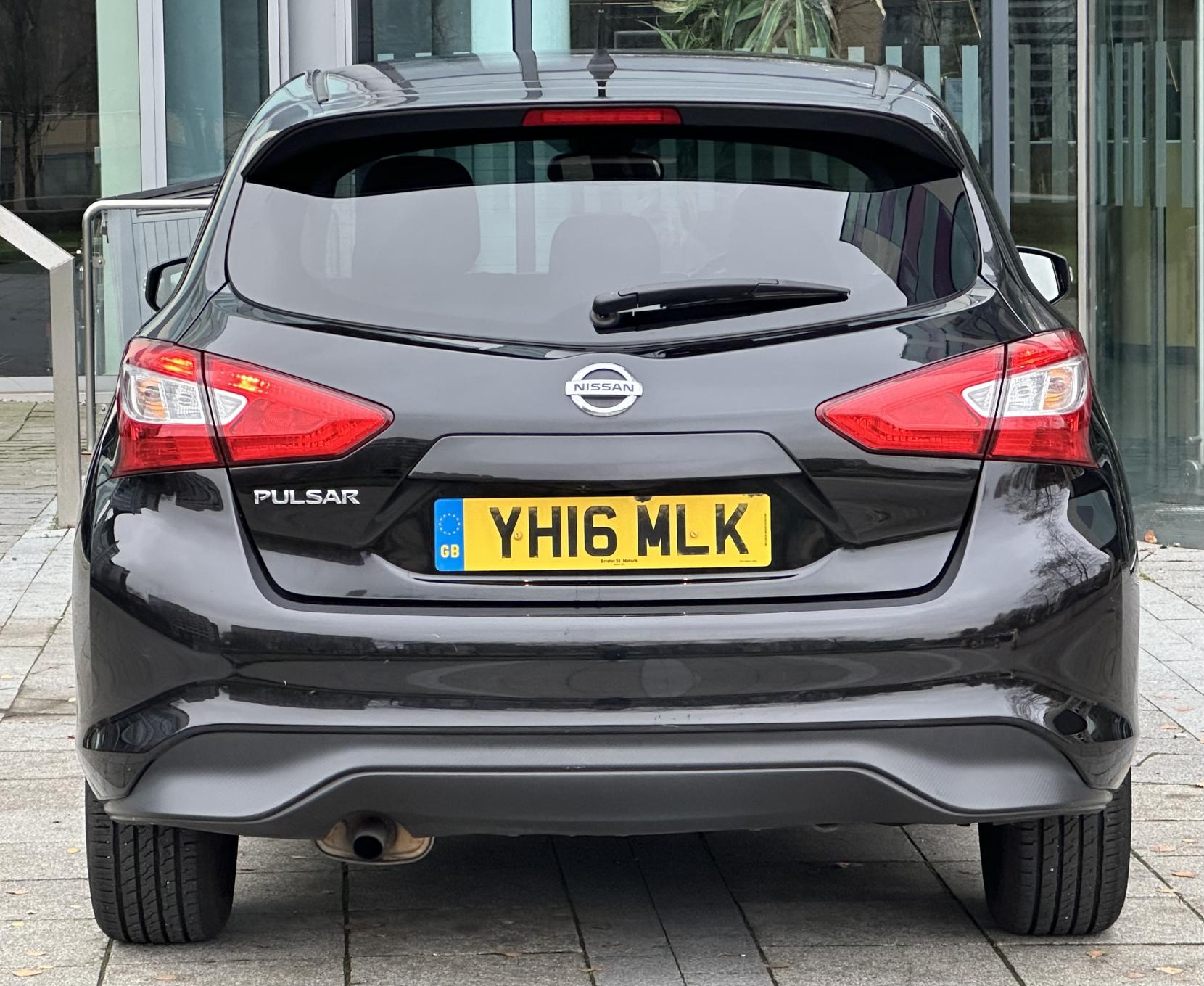 Nissan Pulsar 1.2 DIG-T Tekna Hatchback 5dr Petrol XTRON Euro 6 (s/s) (115 ps)