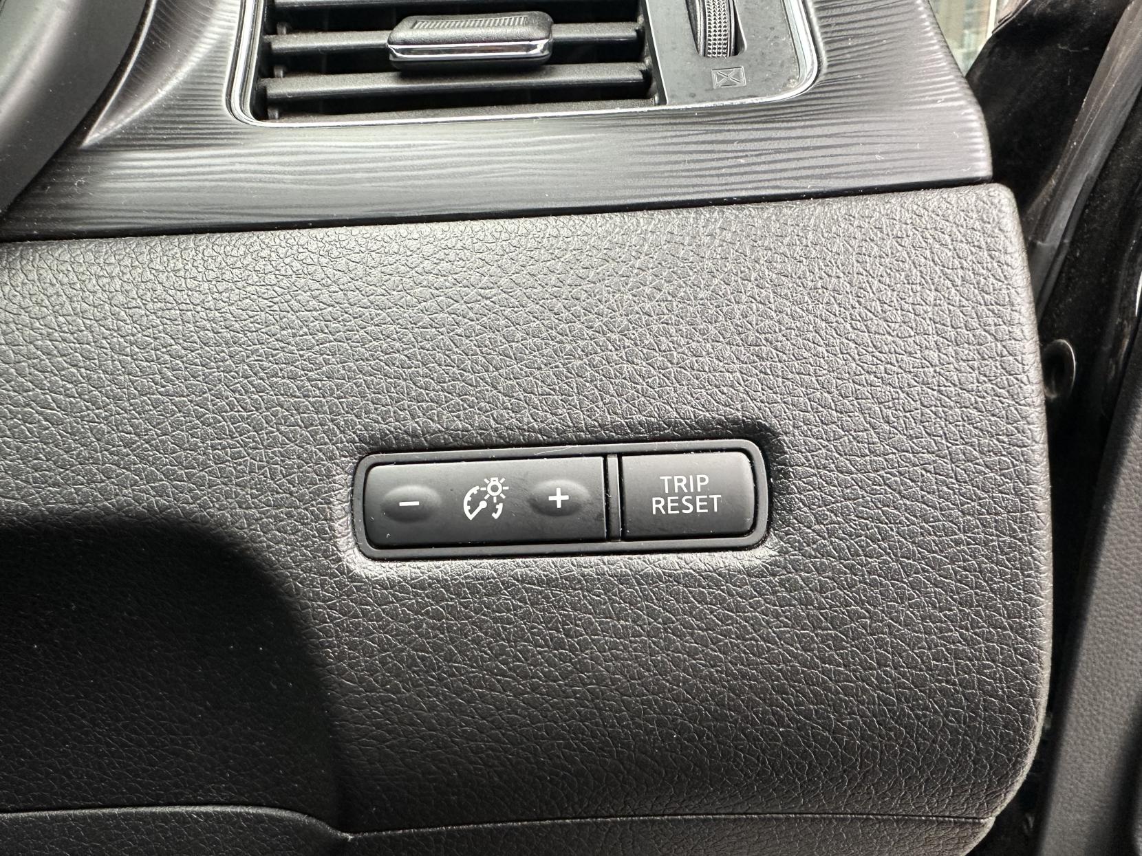 Nissan Pulsar 1.2 DIG-T Tekna Hatchback 5dr Petrol XTRON Euro 6 (s/s) (115 ps)