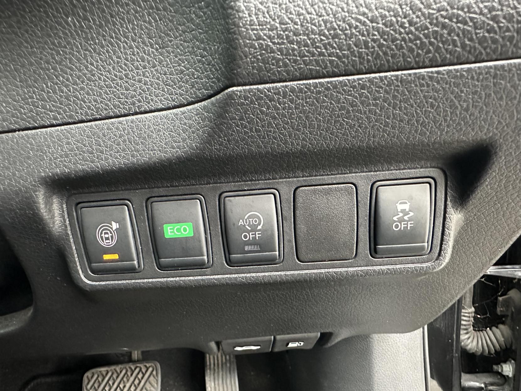 Nissan Pulsar 1.2 DIG-T Tekna Hatchback 5dr Petrol XTRON Euro 6 (s/s) (115 ps)