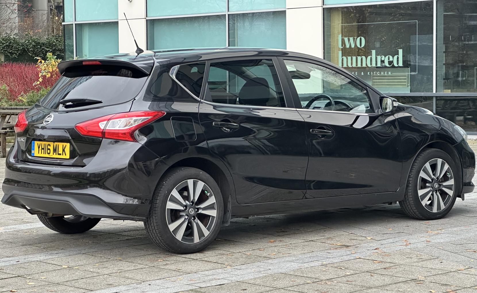 Nissan Pulsar 1.2 DIG-T Tekna Hatchback 5dr Petrol XTRON Euro 6 (s/s) (115 ps)