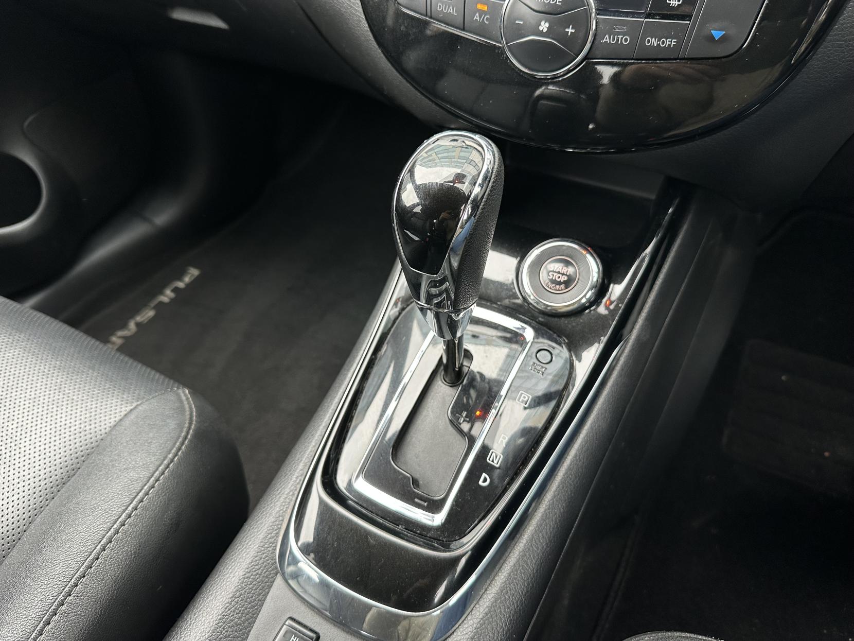 Nissan Pulsar 1.2 DIG-T Tekna Hatchback 5dr Petrol XTRON Euro 6 (s/s) (115 ps)