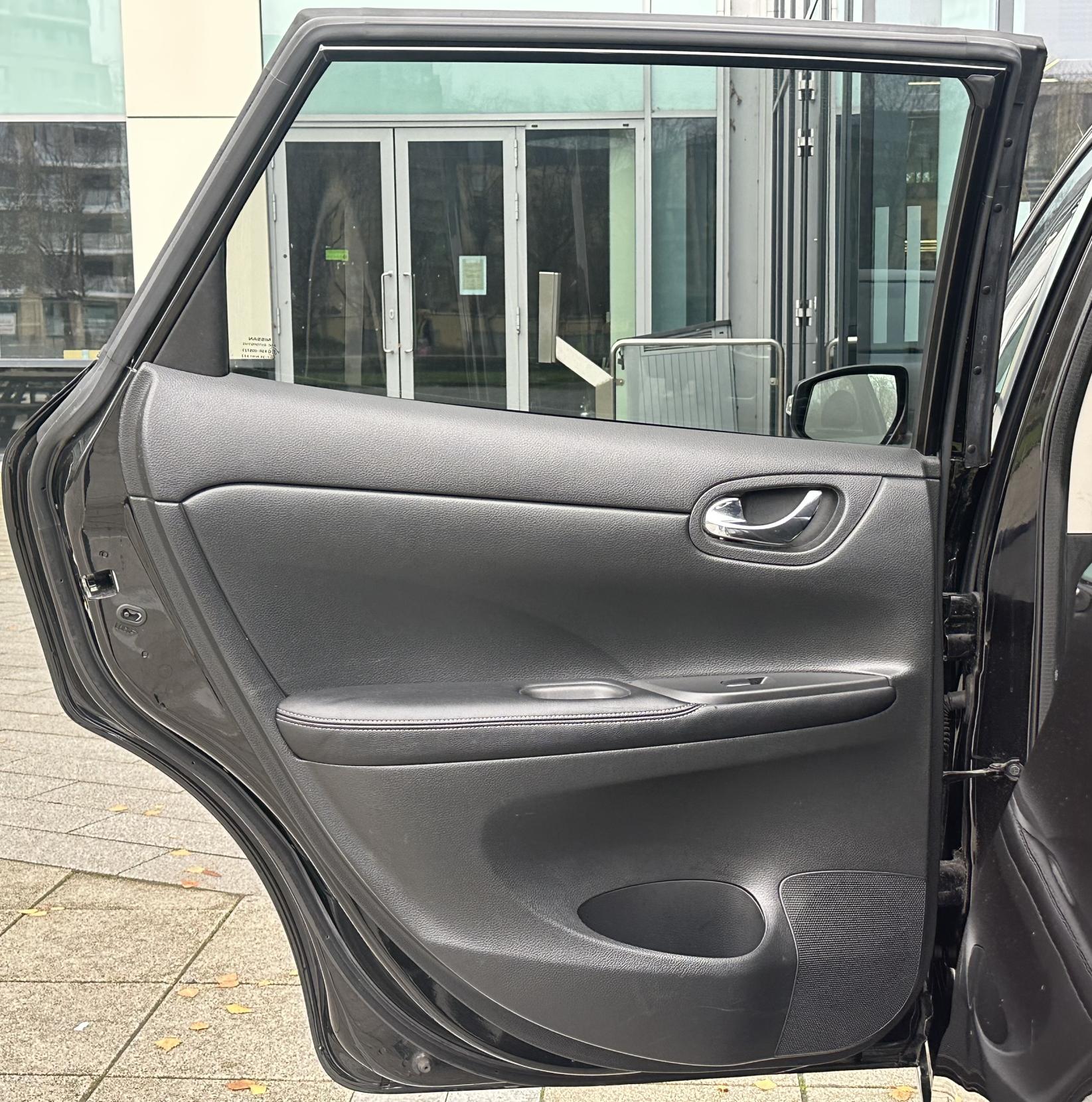 Nissan Pulsar 1.2 DIG-T Tekna Hatchback 5dr Petrol XTRON Euro 6 (s/s) (115 ps)