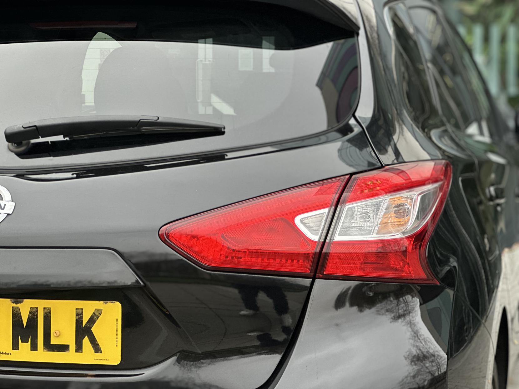 Nissan Pulsar 1.2 DIG-T Tekna Hatchback 5dr Petrol XTRON Euro 6 (s/s) (115 ps)