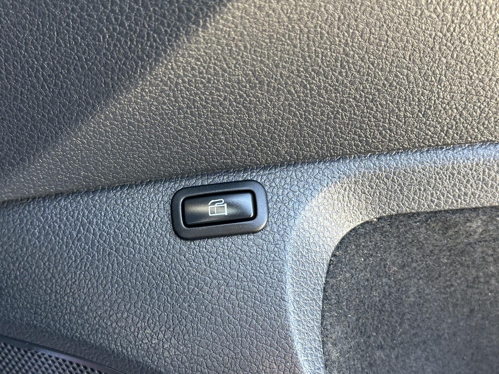 Volkswagen Golf 1.4 TSI 8.7kWh GTE Hatchback 5dr Petrol Plug-in Hybrid DSG Euro 6 (s/s) (204 ps)