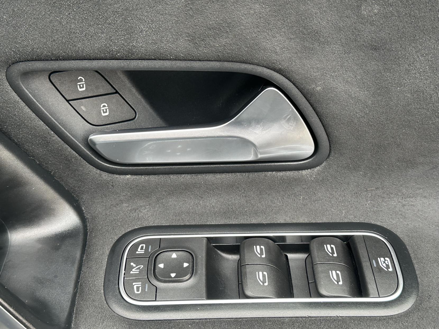 Mercedes-Benz A Class 1.3 A180 AMG Line (Executive) Hatchback 5dr Petrol 7G-DCT Euro 6 (s/s) (136 ps)