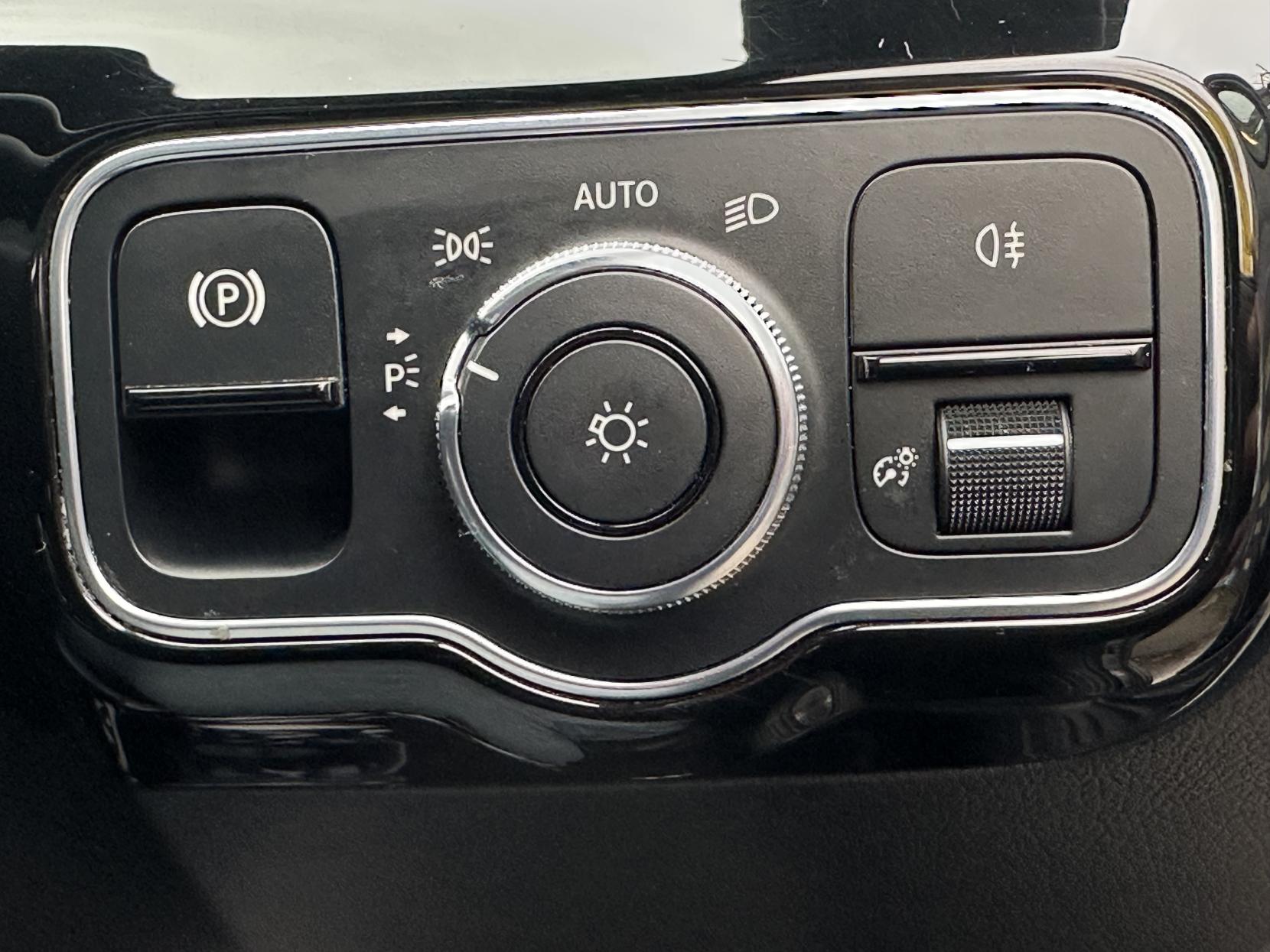 Mercedes-Benz A Class 1.3 A180 AMG Line (Executive) Hatchback 5dr Petrol 7G-DCT Euro 6 (s/s) (136 ps)