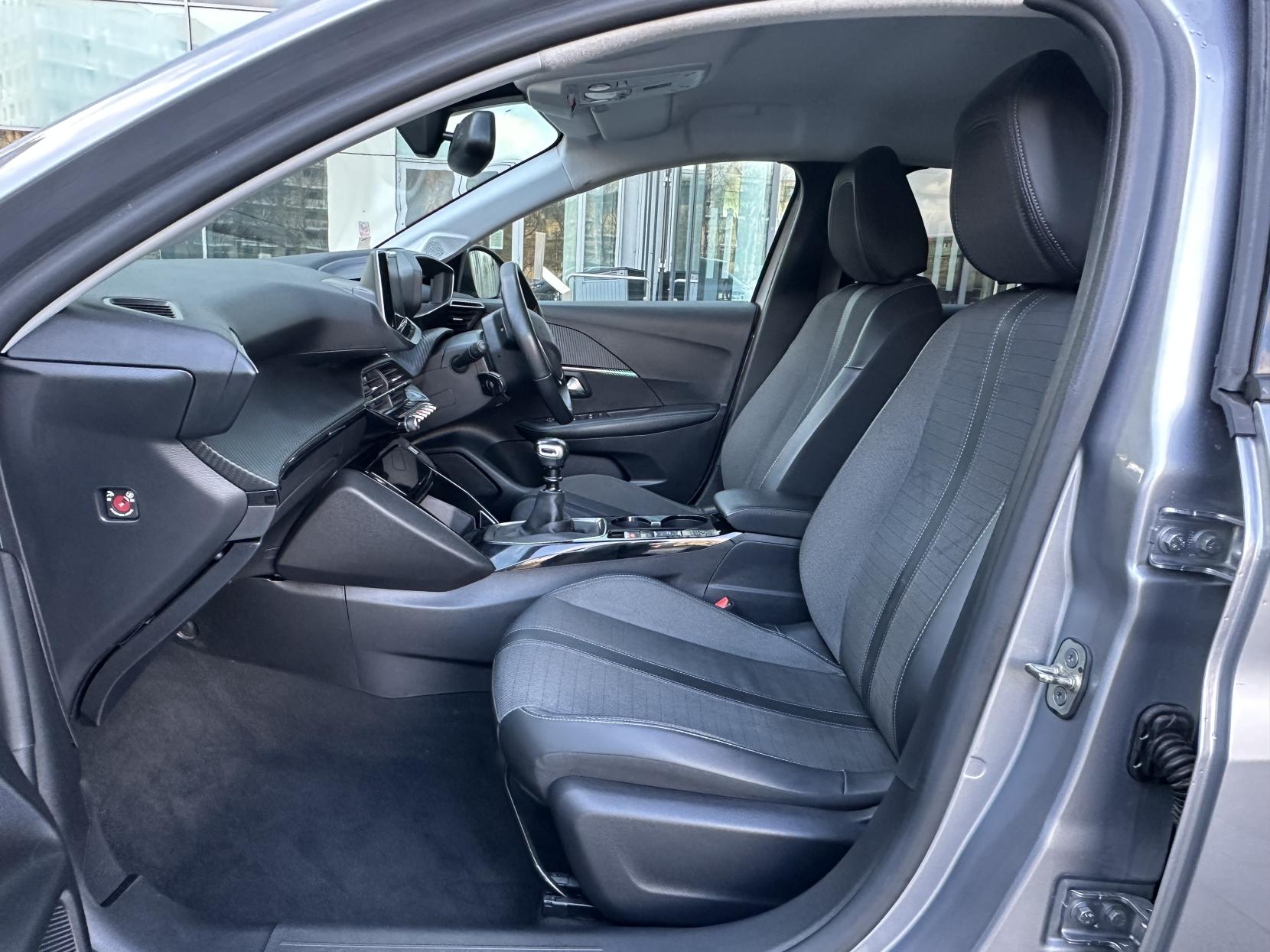 Peugeot 208 1.2 PureTech Allure Premium + Hatchback 5dr Petrol Manual Euro 6 (s/s) (100 ps)