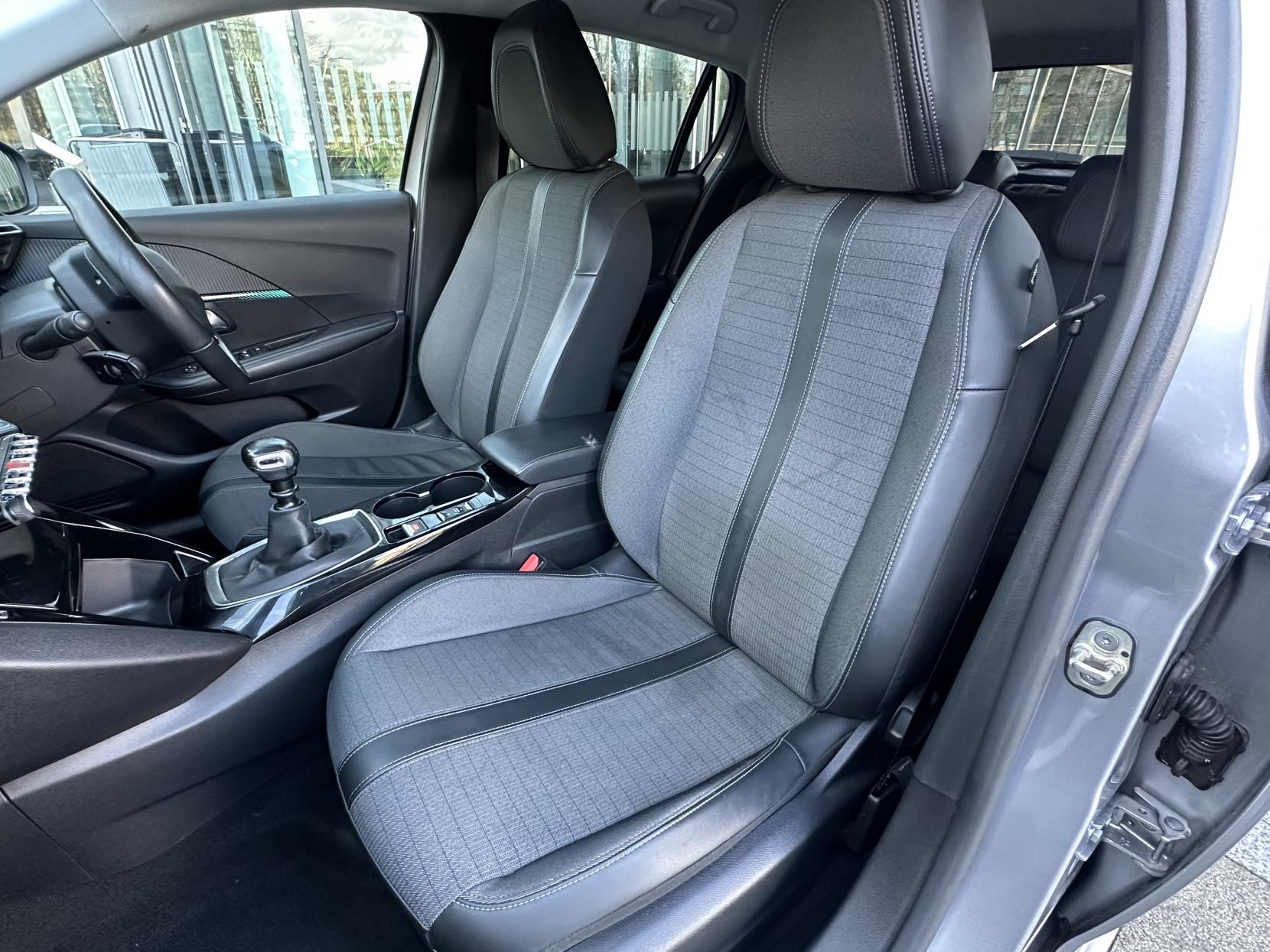 Peugeot 208 1.2 PureTech Allure Premium + Hatchback 5dr Petrol Manual Euro 6 (s/s) (100 ps)