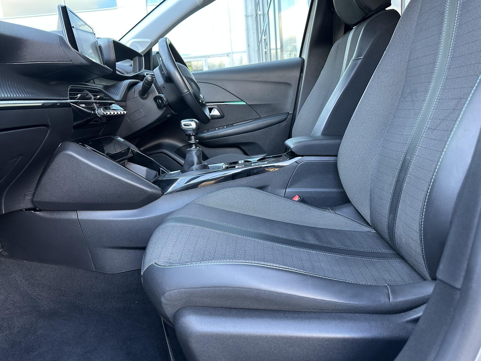 Peugeot 208 1.2 PureTech Allure Premium + Hatchback 5dr Petrol Manual Euro 6 (s/s) (100 ps)