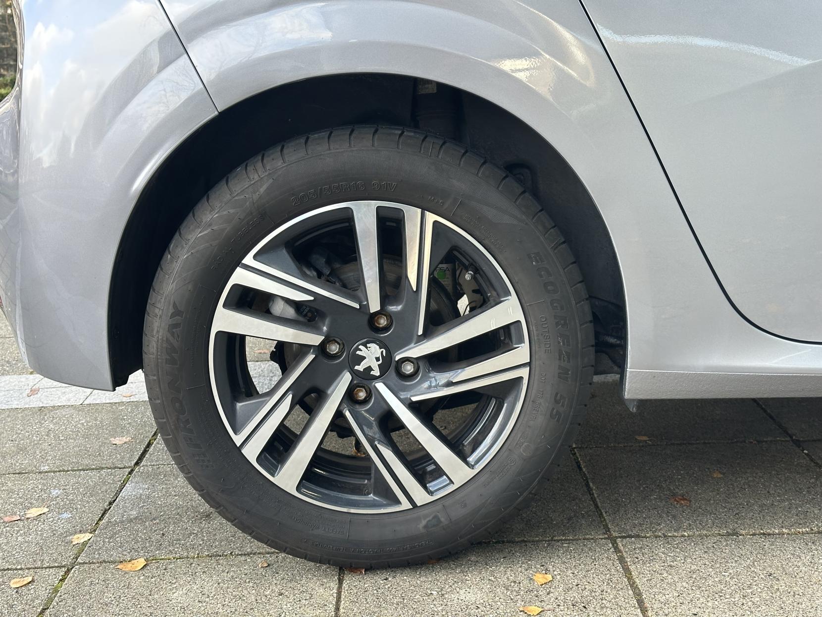 Peugeot 208 1.2 PureTech Allure Premium + Hatchback 5dr Petrol Manual Euro 6 (s/s) (100 ps)