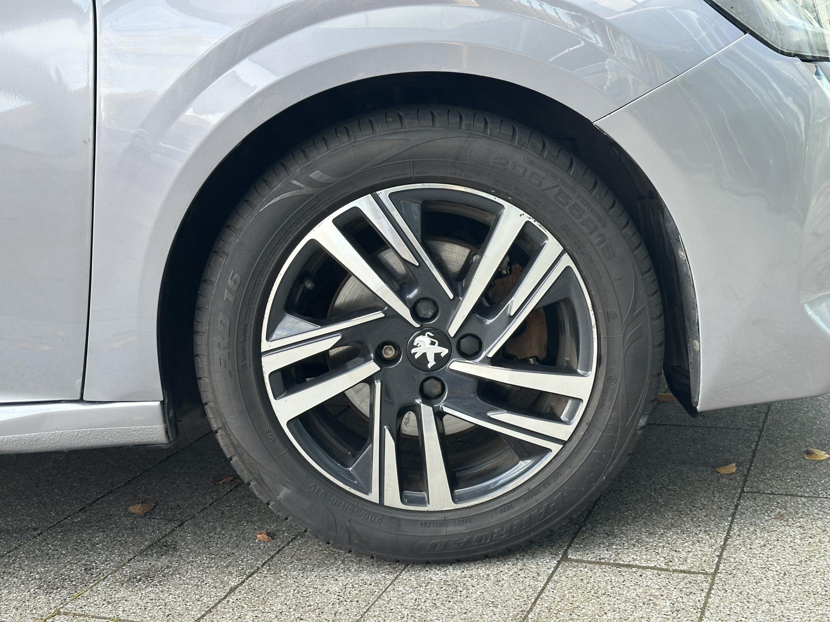 Peugeot 208 1.2 PureTech Allure Premium + Hatchback 5dr Petrol Manual Euro 6 (s/s) (100 ps)