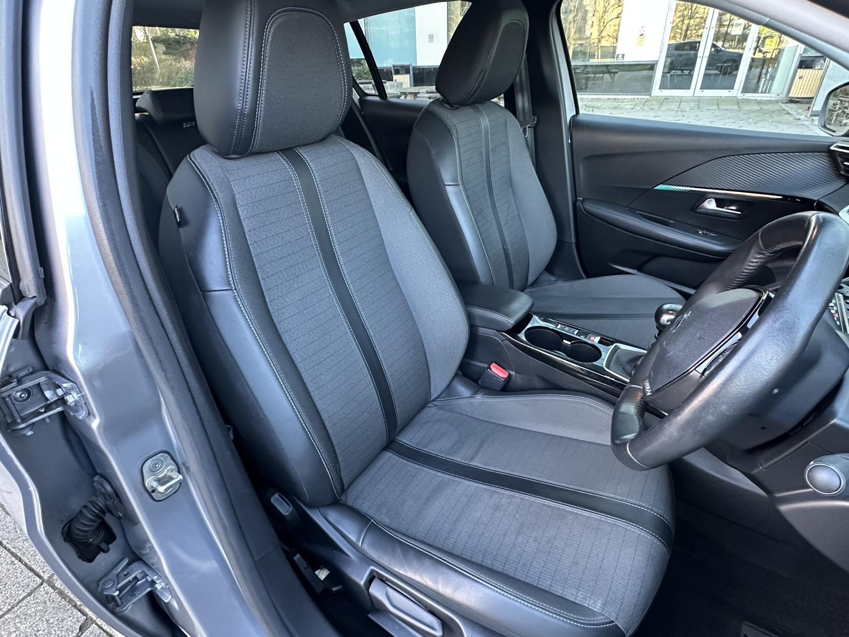 Peugeot 208 1.2 PureTech Allure Premium + Hatchback 5dr Petrol Manual Euro 6 (s/s) (100 ps)