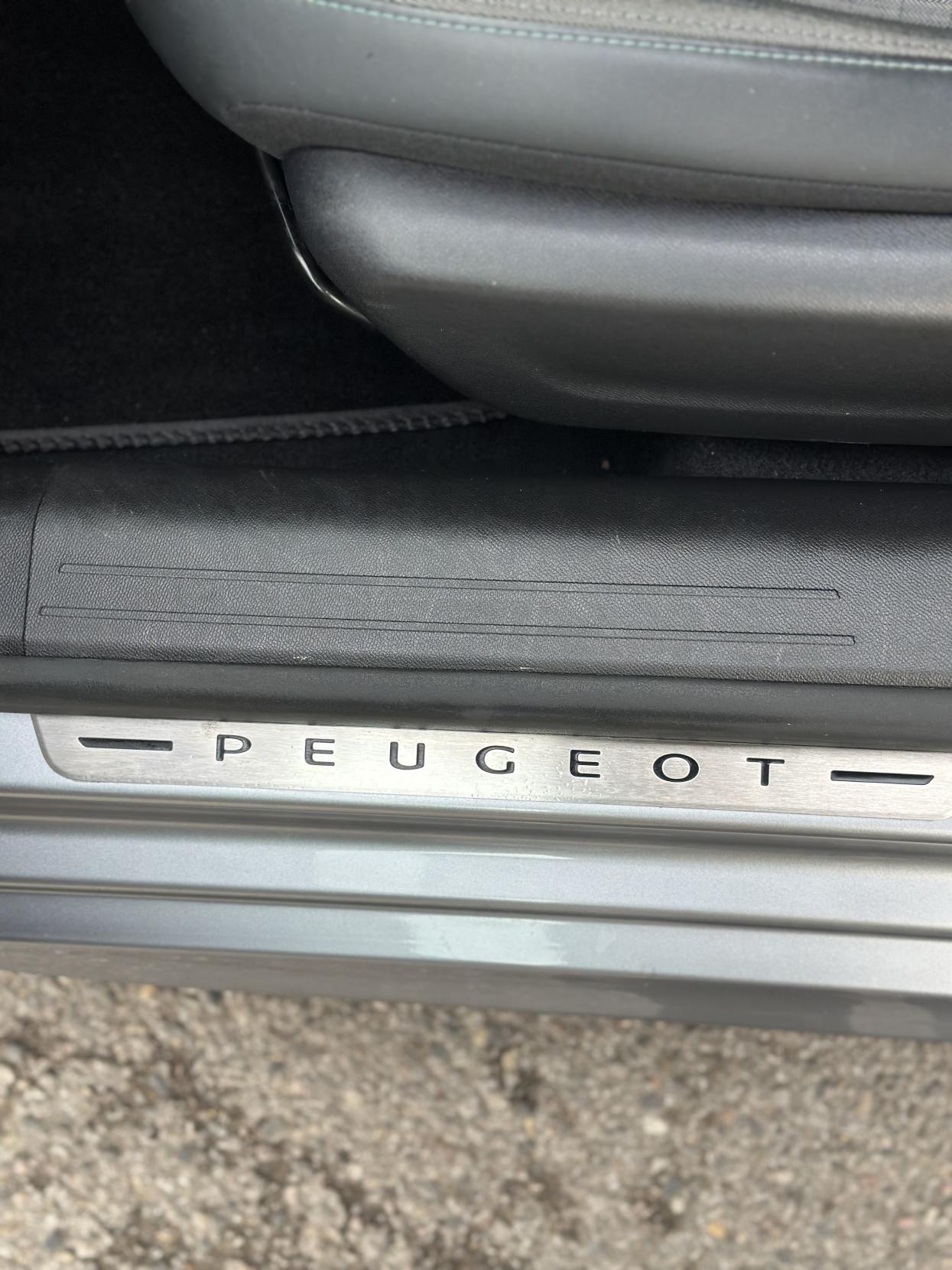 Peugeot 208 1.2 PureTech Allure Premium + Hatchback 5dr Petrol Manual Euro 6 (s/s) (100 ps)