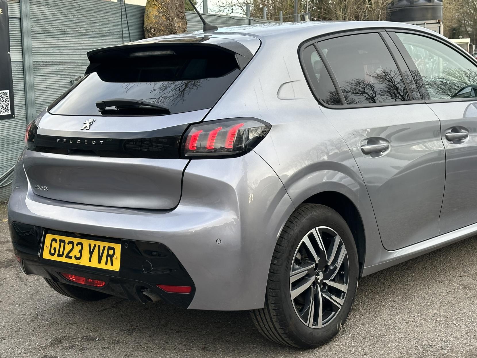 Peugeot 208 1.2 PureTech Allure Premium + Hatchback 5dr Petrol Manual Euro 6 (s/s) (100 ps)