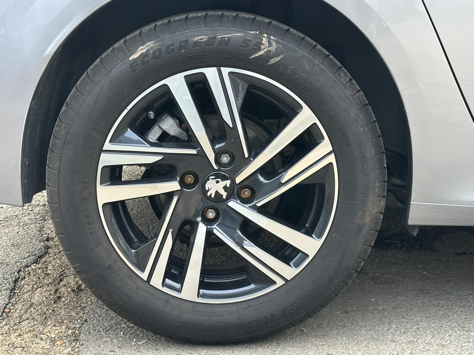 Peugeot 208 1.2 PureTech Allure Premium + Hatchback 5dr Petrol Manual Euro 6 (s/s) (100 ps)