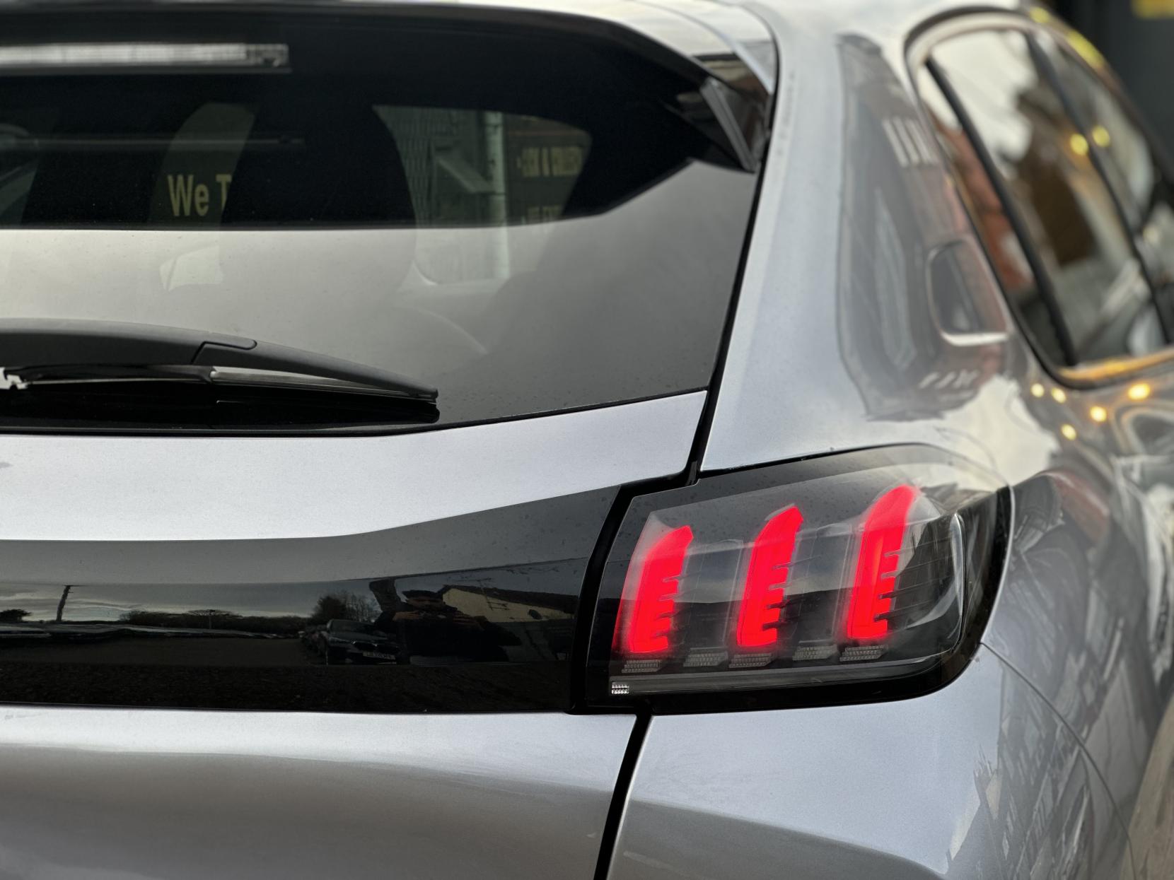 Peugeot 208 1.2 PureTech Allure Premium + Hatchback 5dr Petrol Manual Euro 6 (s/s) (100 ps)