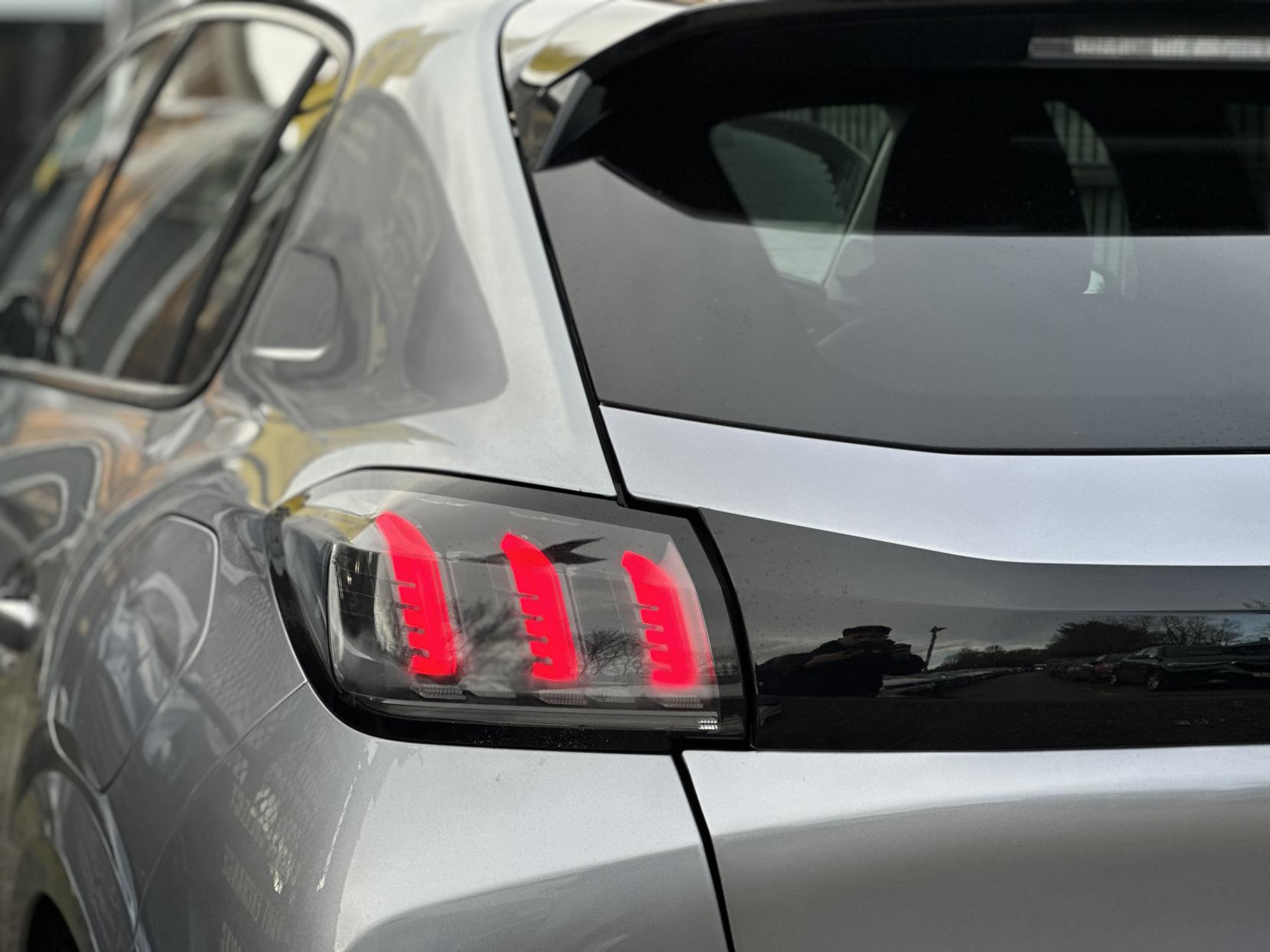 Peugeot 208 1.2 PureTech Allure Premium + Hatchback 5dr Petrol Manual Euro 6 (s/s) (100 ps)