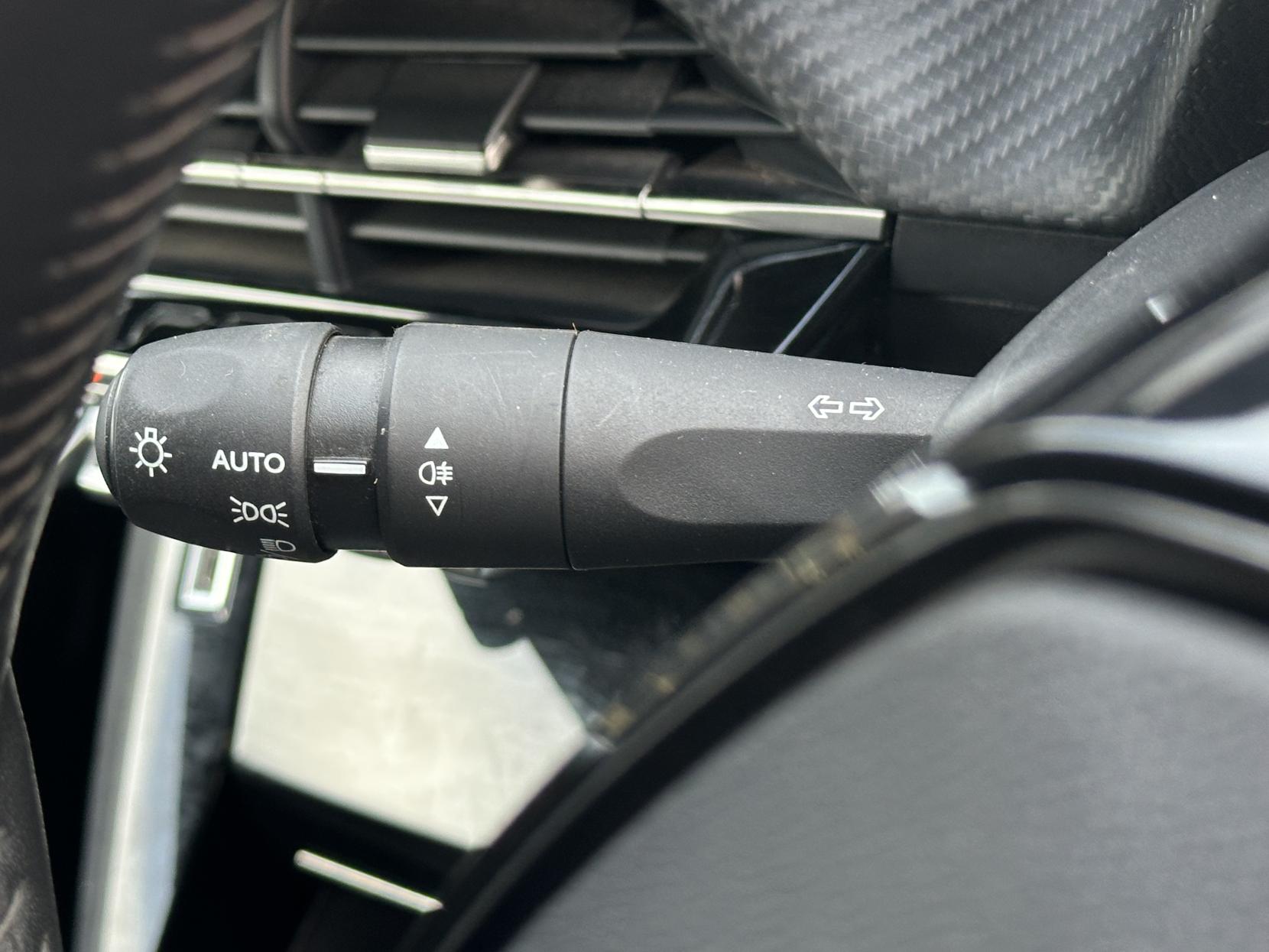 Peugeot 208 1.2 PureTech Allure Premium + Hatchback 5dr Petrol Manual Euro 6 (s/s) (100 ps)