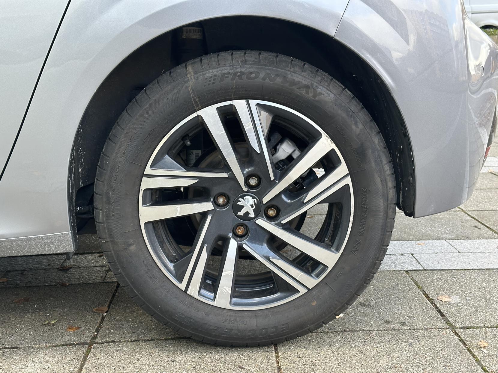 Peugeot 208 1.2 PureTech Allure Premium + Hatchback 5dr Petrol Manual Euro 6 (s/s) (100 ps)