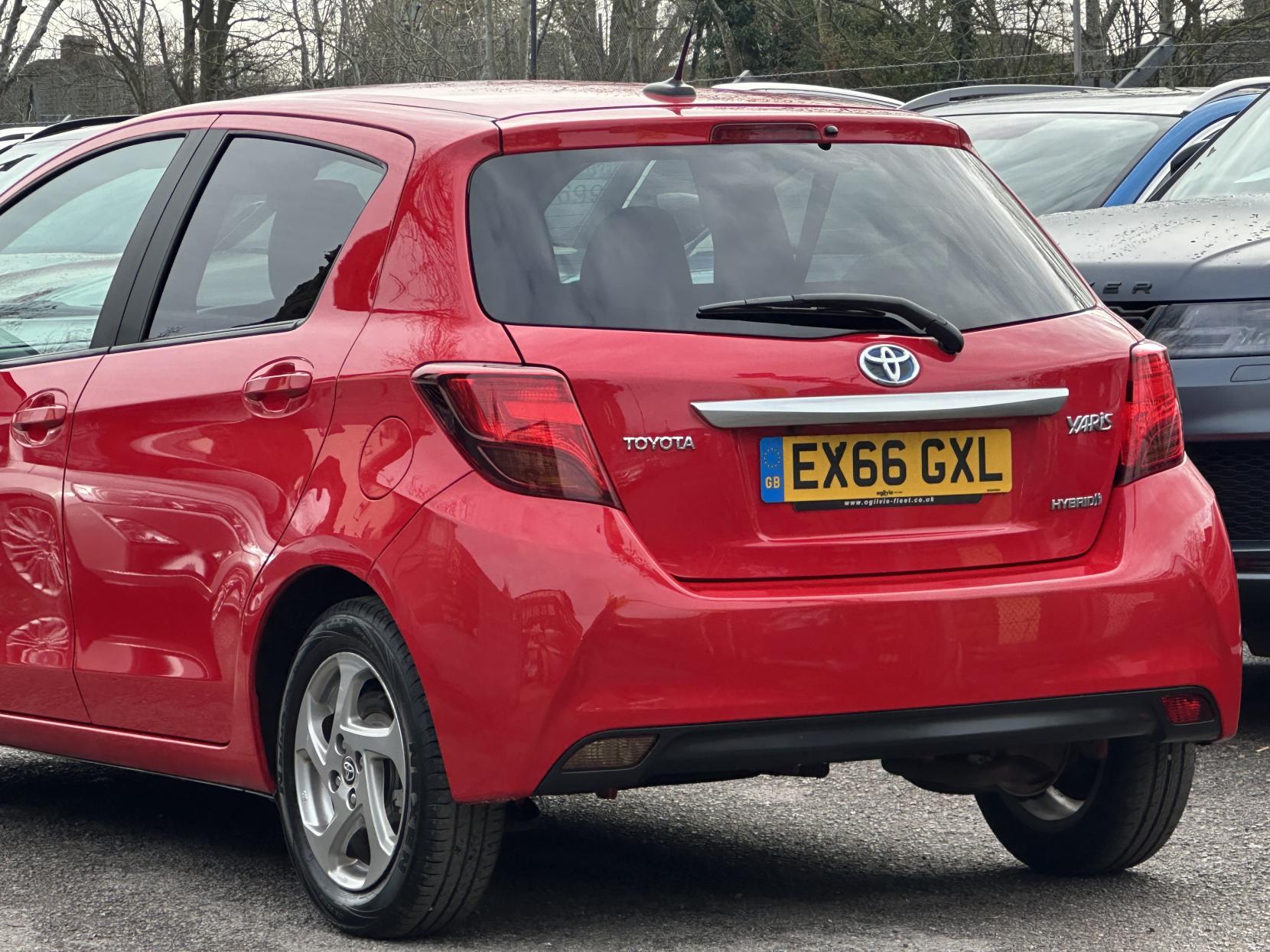 Toyota Yaris 1.5 VVT-h Icon Hatchback 5dr Petrol Hybrid E-CVT Euro 6 (Safety Sense) (101 ps)