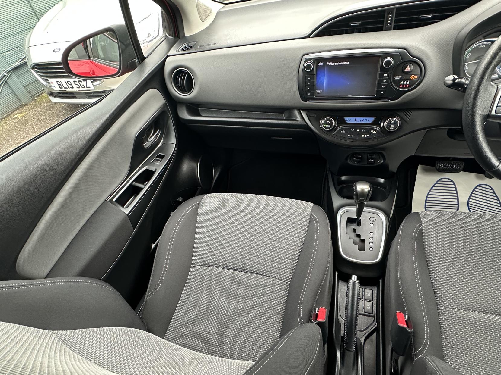 Toyota Yaris 1.5 VVT-h Icon Hatchback 5dr Petrol Hybrid E-CVT Euro 6 (Safety Sense) (101 ps)