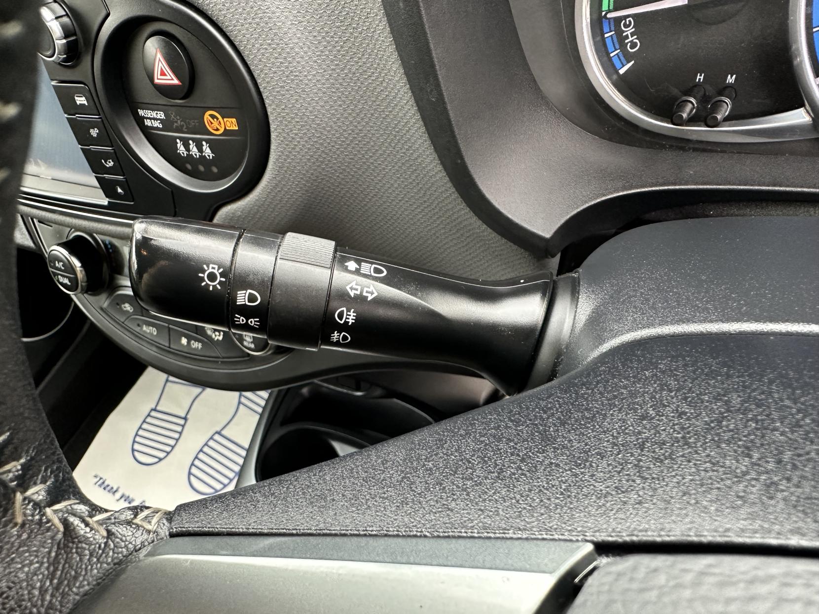 Toyota Yaris 1.5 VVT-h Icon Hatchback 5dr Petrol Hybrid E-CVT Euro 6 (Safety Sense) (101 ps)