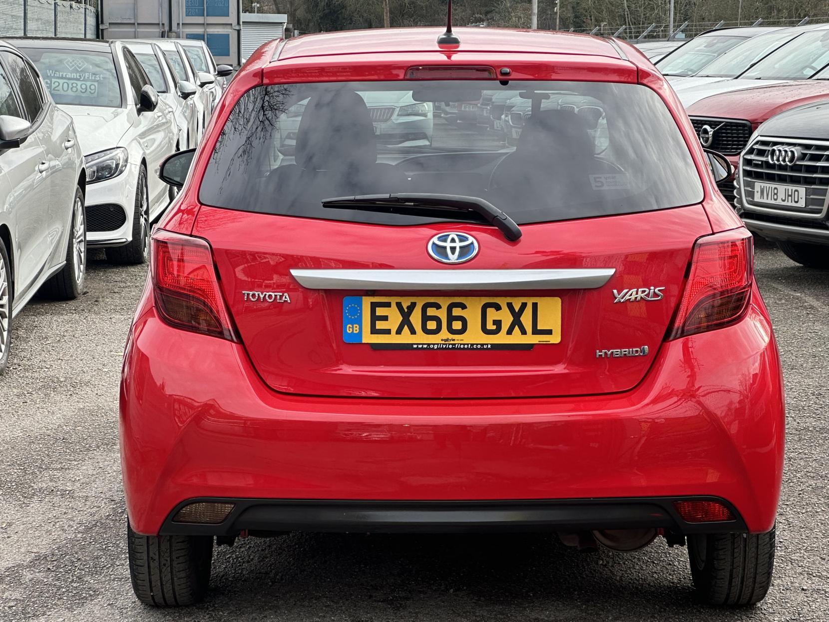 Toyota Yaris 1.5 VVT-h Icon Hatchback 5dr Petrol Hybrid E-CVT Euro 6 (Safety Sense) (101 ps)