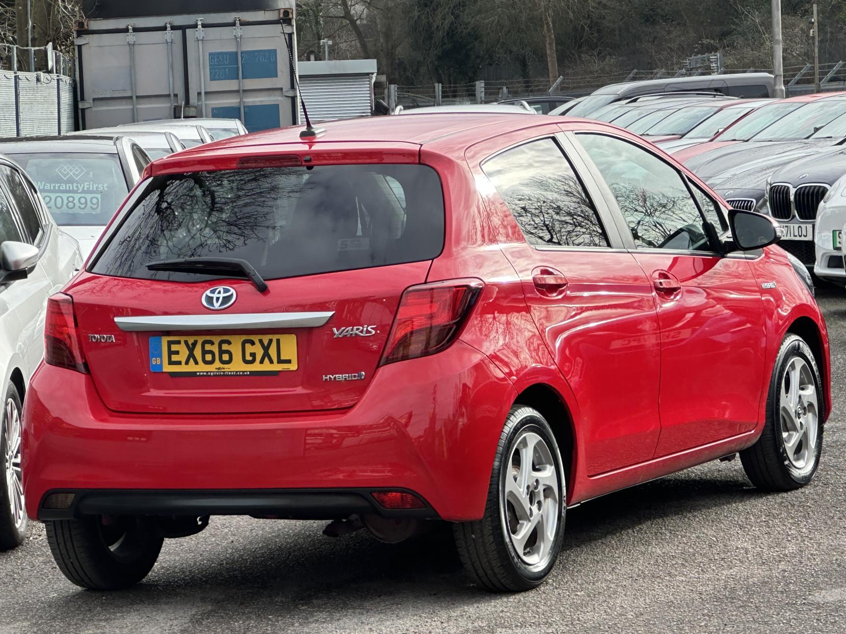 Toyota Yaris 1.5 VVT-h Icon Hatchback 5dr Petrol Hybrid E-CVT Euro 6 (Safety Sense) (101 ps)