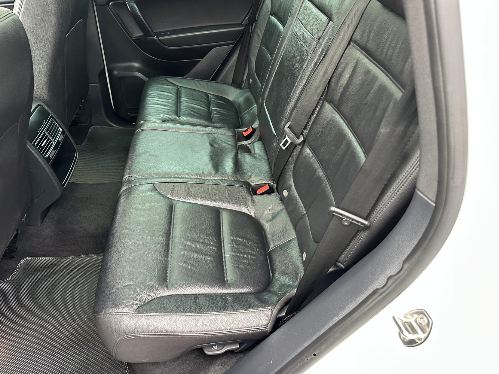 Volkswagen Touareg 3.0 TDI V6 BlueMotion Tech R-Line SUV 5dr Diesel Tiptronic 4WD Euro 6 (s/s) (262 ps)