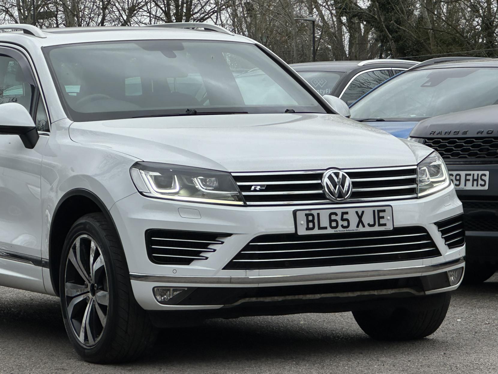 Volkswagen Touareg 3.0 TDI V6 BlueMotion Tech R-Line SUV 5dr Diesel Tiptronic 4WD Euro 6 (s/s) (262 ps)