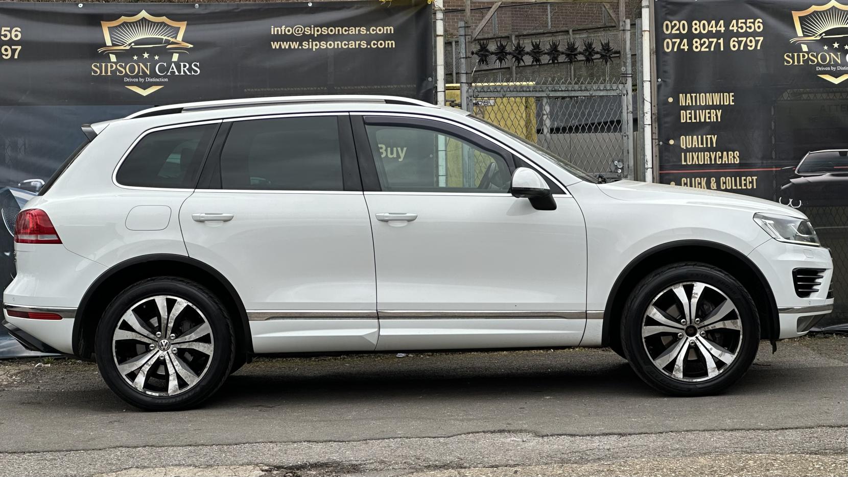 Volkswagen Touareg 3.0 TDI V6 BlueMotion Tech R-Line SUV 5dr Diesel Tiptronic 4WD Euro 6 (s/s) (262 ps)