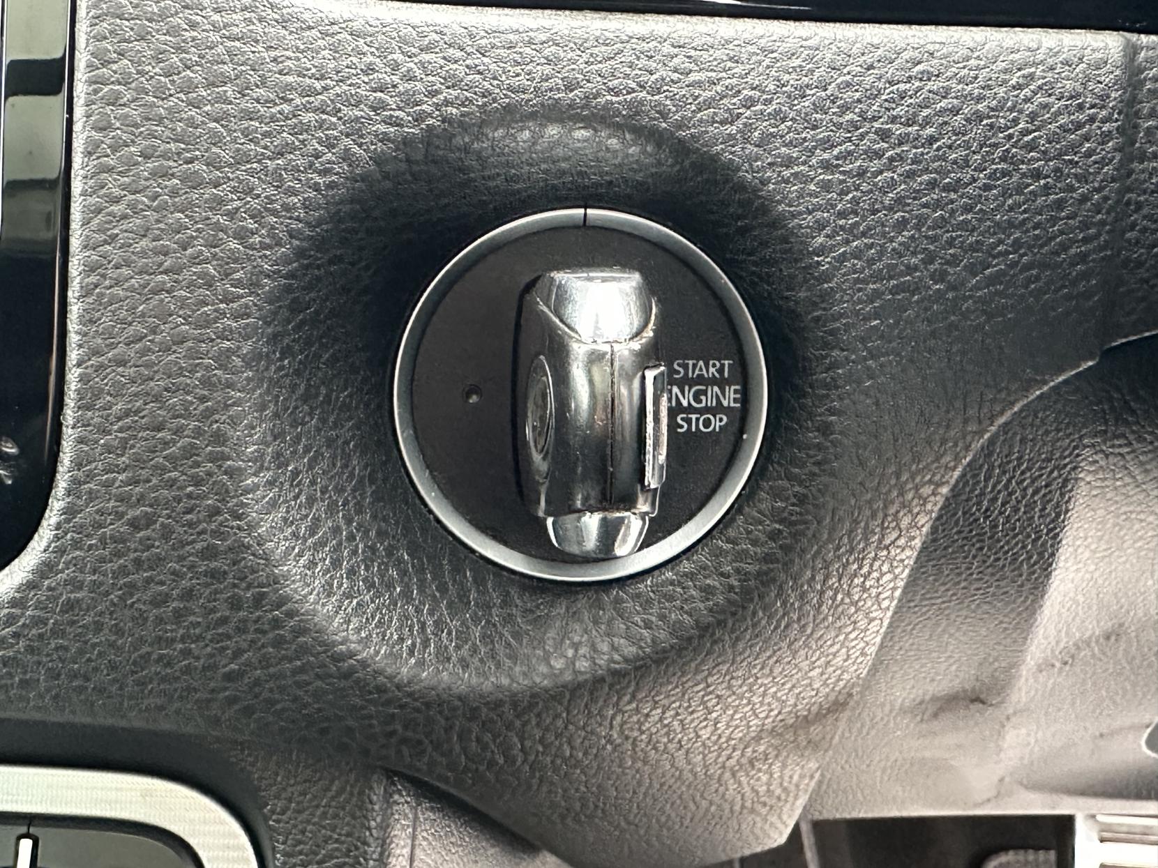 Volkswagen Touareg 3.0 TDI V6 BlueMotion Tech R-Line SUV 5dr Diesel Tiptronic 4WD Euro 6 (s/s) (262 ps)