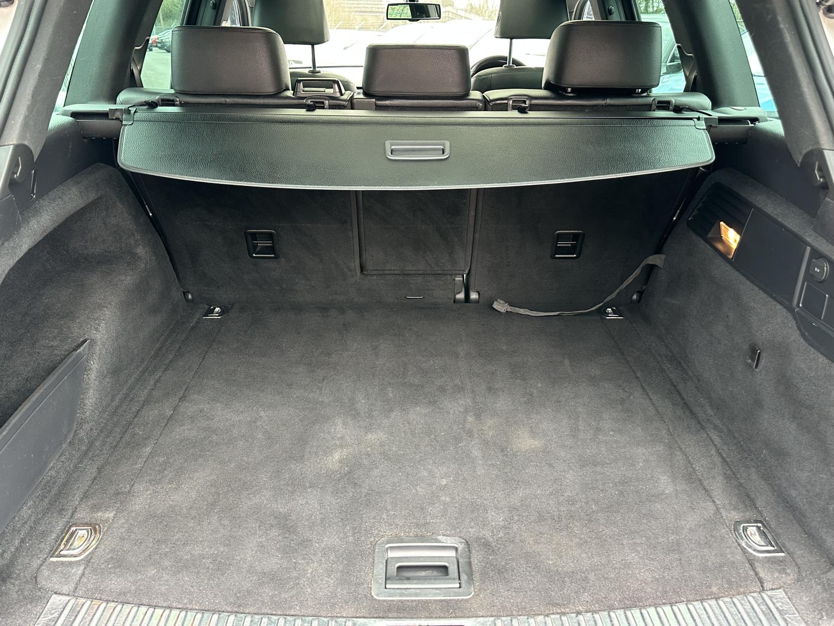 Volkswagen Touareg 3.0 TDI V6 BlueMotion Tech R-Line SUV 5dr Diesel Tiptronic 4WD Euro 6 (s/s) (262 ps)