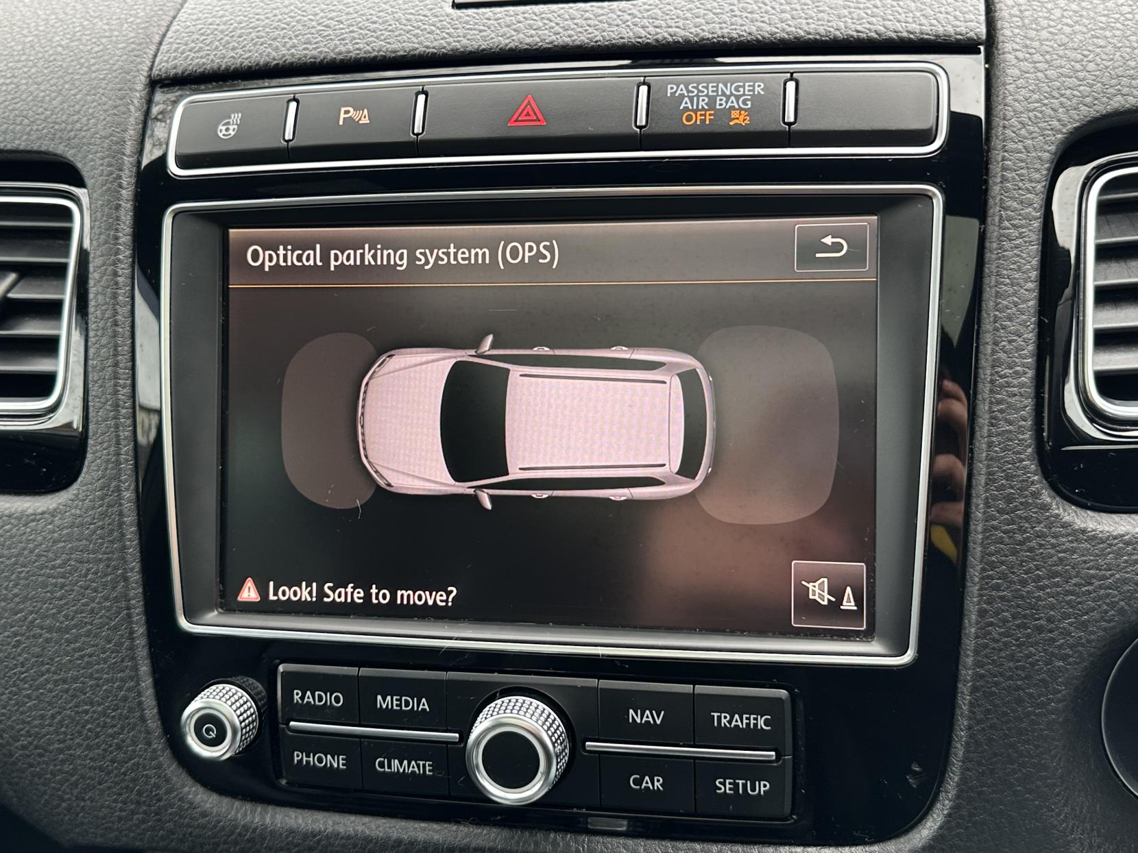 Volkswagen Touareg 3.0 TDI V6 BlueMotion Tech R-Line SUV 5dr Diesel Tiptronic 4WD Euro 6 (s/s) (262 ps)