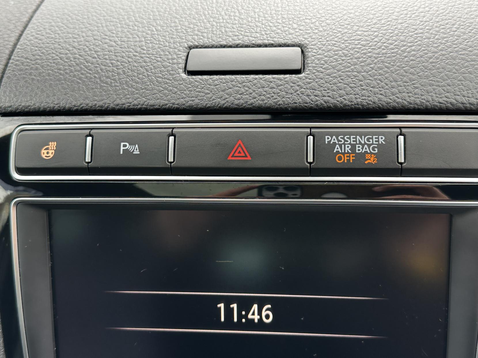 Volkswagen Touareg 3.0 TDI V6 BlueMotion Tech R-Line SUV 5dr Diesel Tiptronic 4WD Euro 6 (s/s) (262 ps)